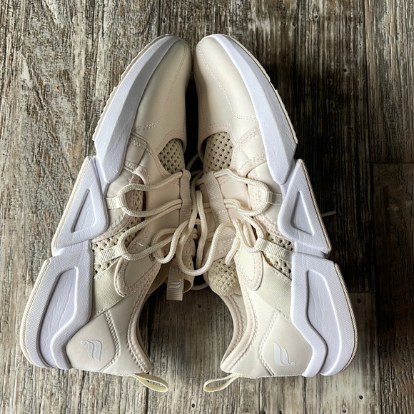 🌟Fabletics 🌟Brookside 🌟Performance
Sneaker, 9 - Picture 10 of 13